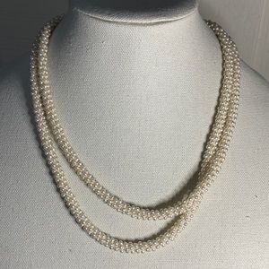 Beautiful vintage small tiny faux pearl crocheted style necklace